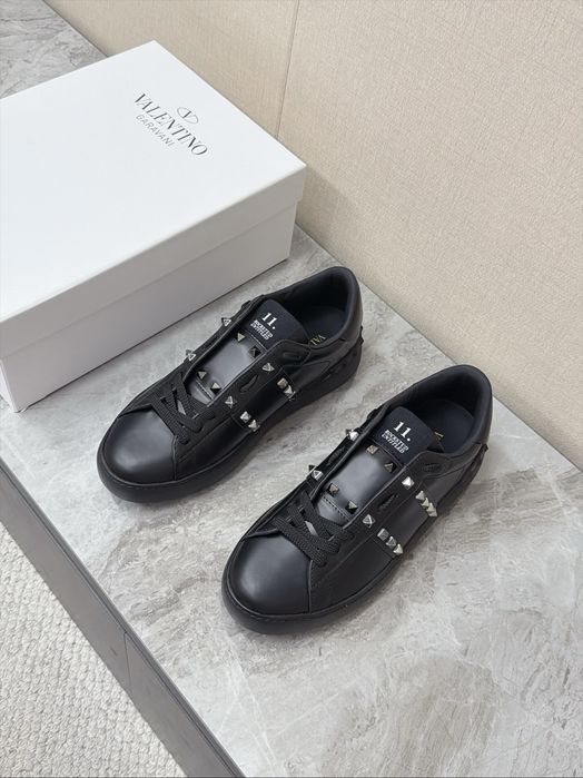 Adidasi Valentino