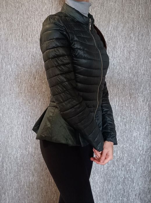 Продаю демисезонные куртки 42 размера