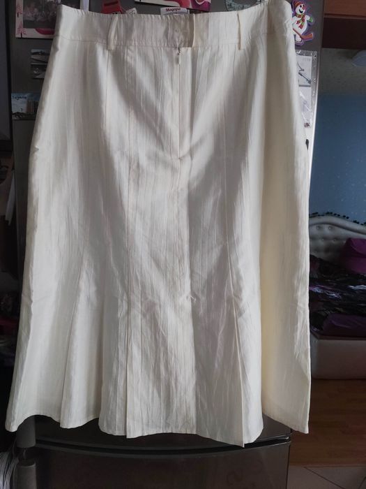 Нова бяла дамска пола