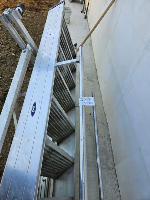 Scară profesională din aluminiu cu platformă – CASTELLANA MAXI