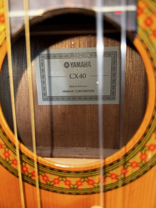 Продам гитару Yamaha модел СХ 40