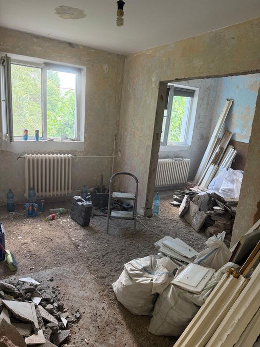Ridic saci vu moloz și deșeuri din constructii