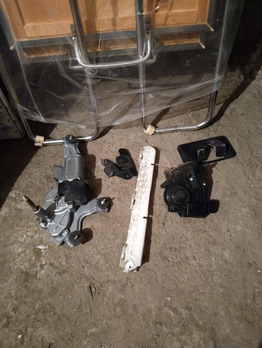 Toyta Estima--previa.