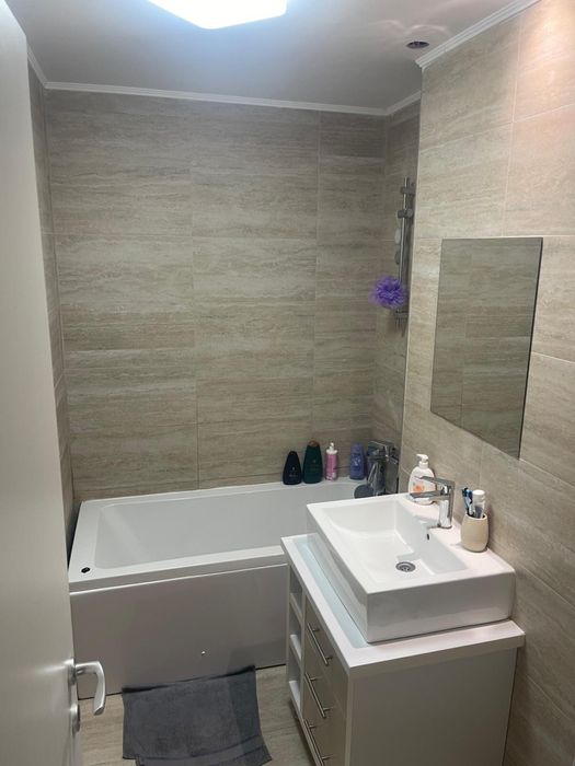 Inchiriez apartament