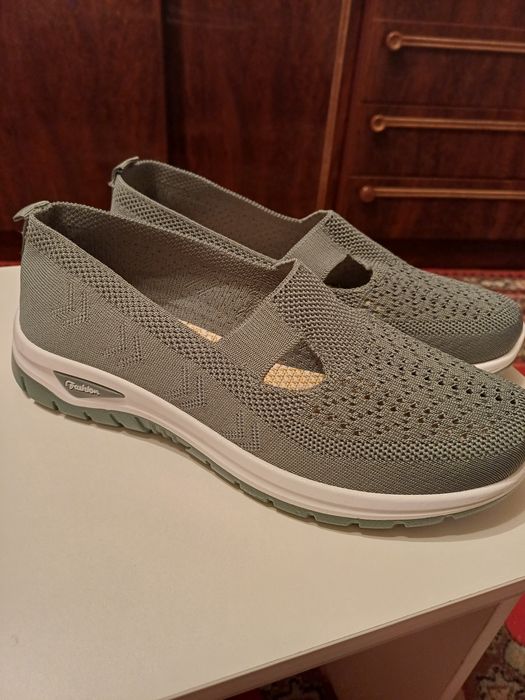 Продам кроссовки (макасы)