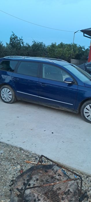 Vând usi dreapta fata dreapta spate vw passat b6 break LC5E fara rugina