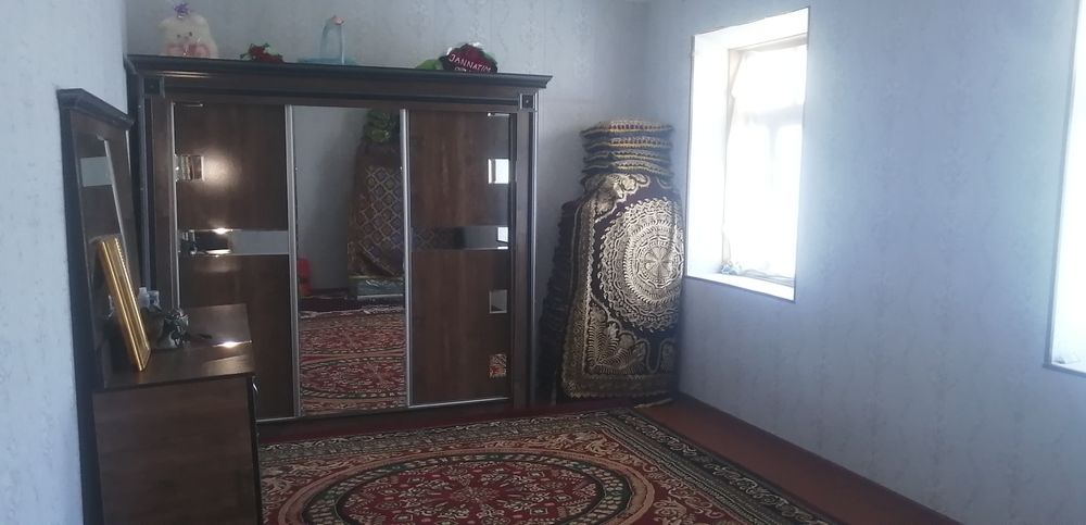 Hovli sotiladi 8 sotix