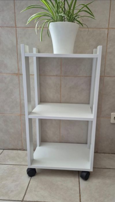 Продам полку на колесиках