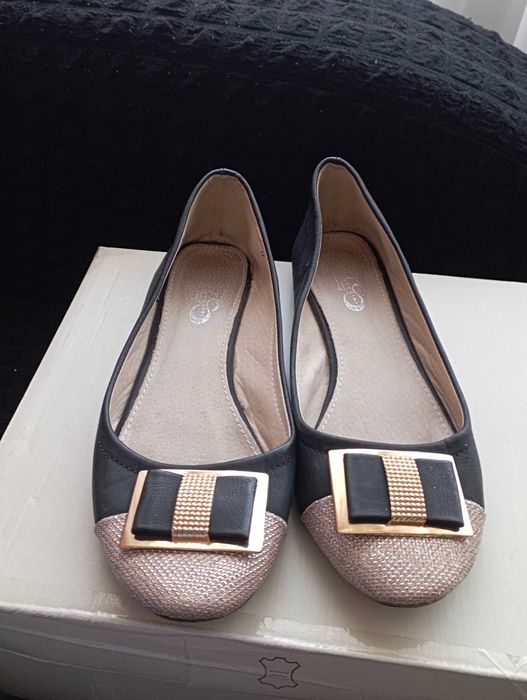 Vând balerini negri mărimea 39