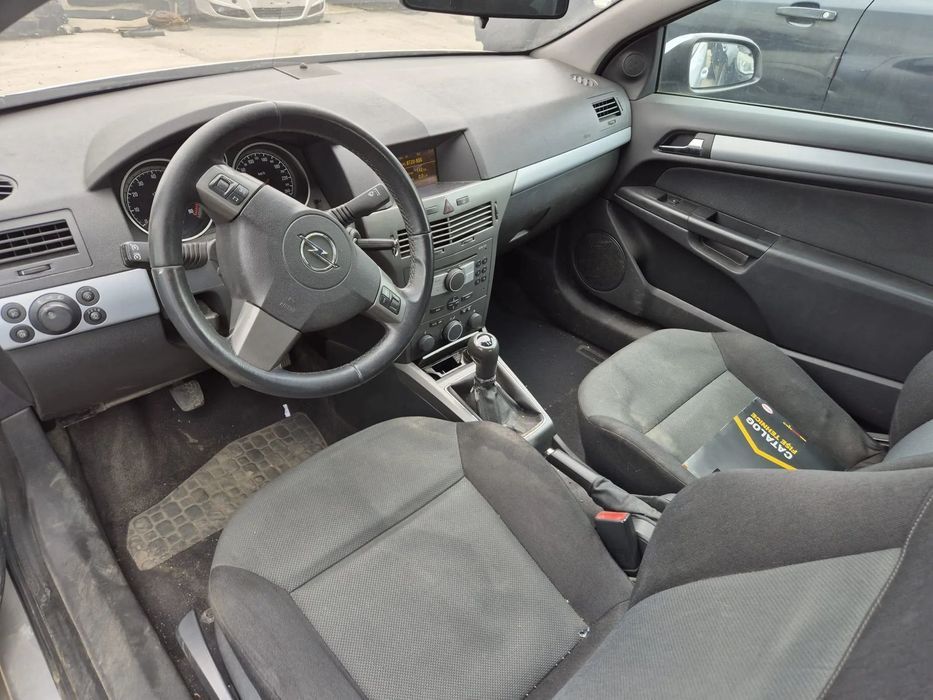Dezmembram  Opel Astra H GTC, an 2006, 1.6 Benzina cod 16XEP