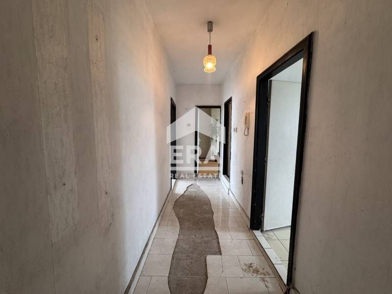 ЕКСКЛУЗИВНО! Тристаен апартамент на спирка Родина до МОЛ Варна