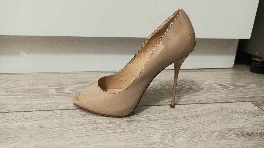 Продам модельные туфли