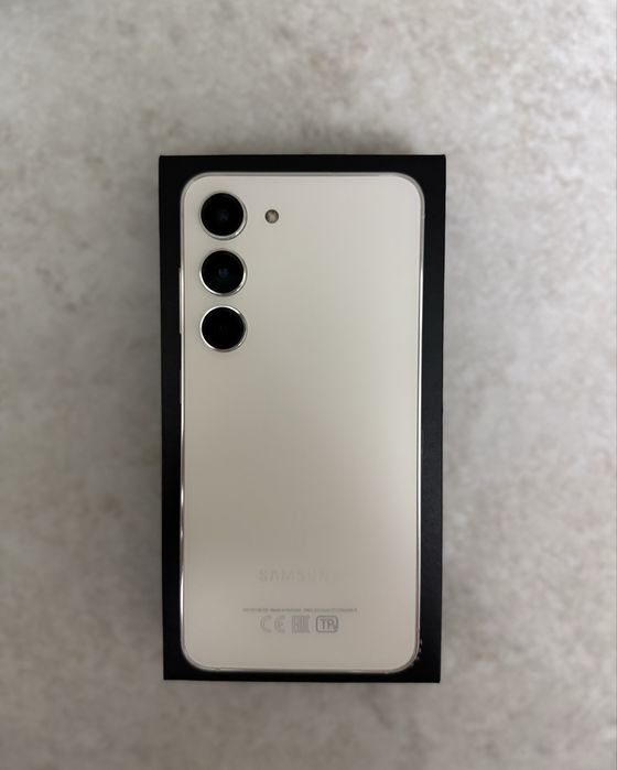Продам Samsung Galaxy S23 128 ГБ Cream