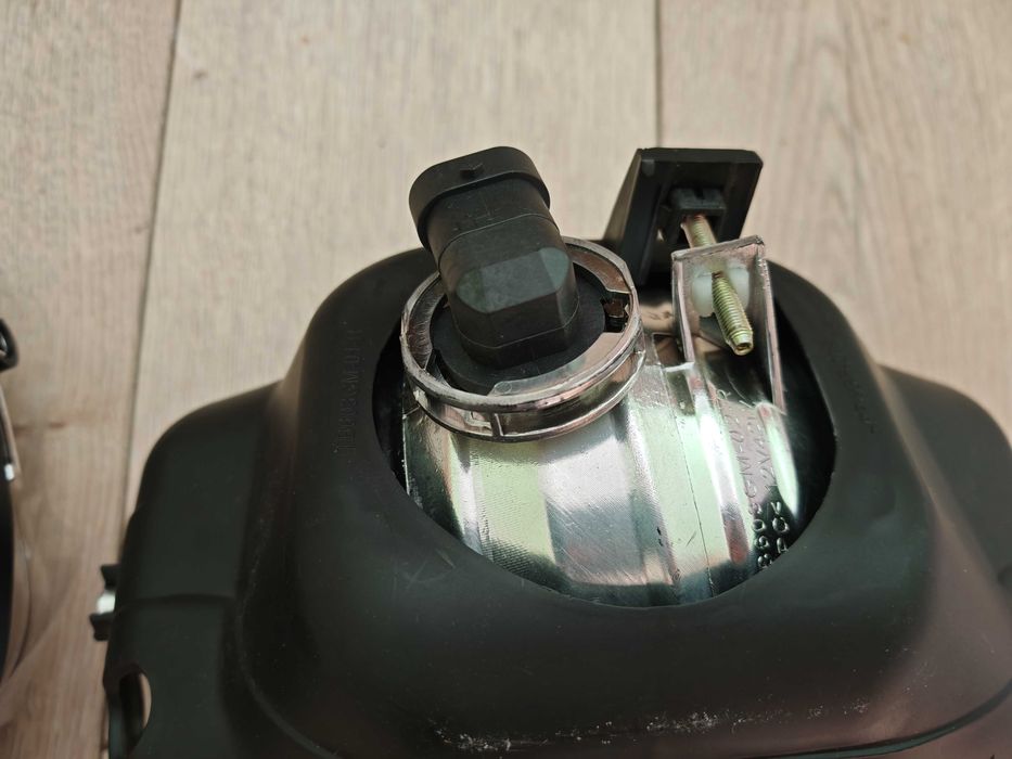 Чисто нови комплект фарове tb603gm-02 55W 9005