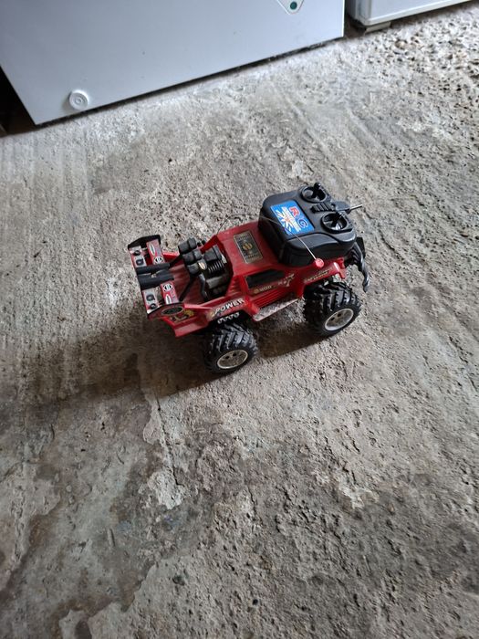 Mașinuța cu telecomanda