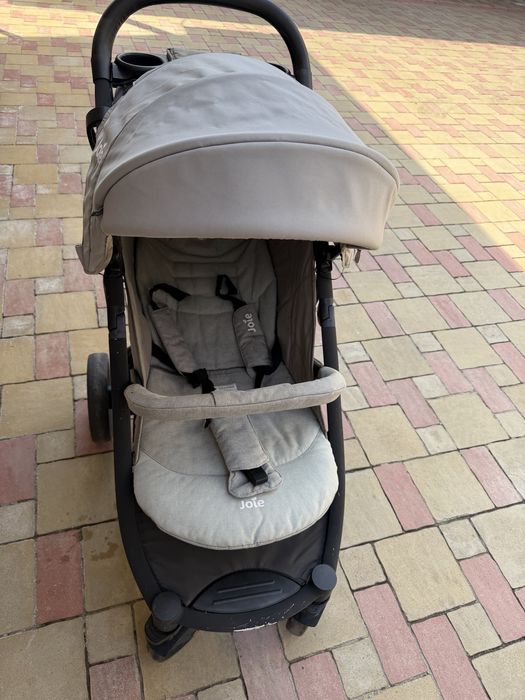 Коляска joie серая