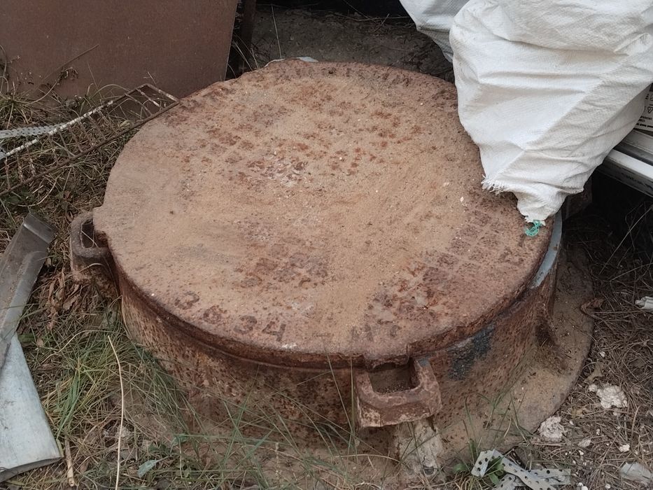 Люк канализационный