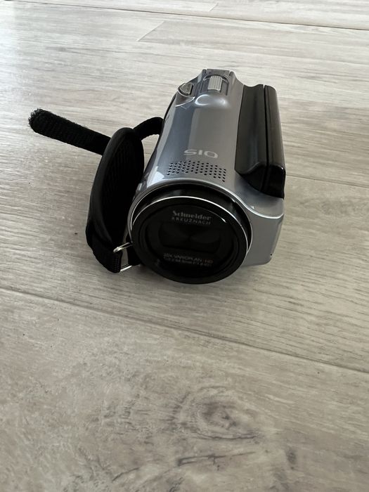 Продаю видеокамеру samsung