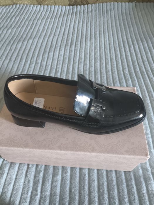 Продам босоножки и туфли