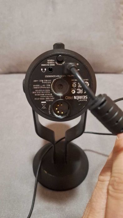 Microfon Razer Seirēn Pro – USB + XLR, calitate înaltă