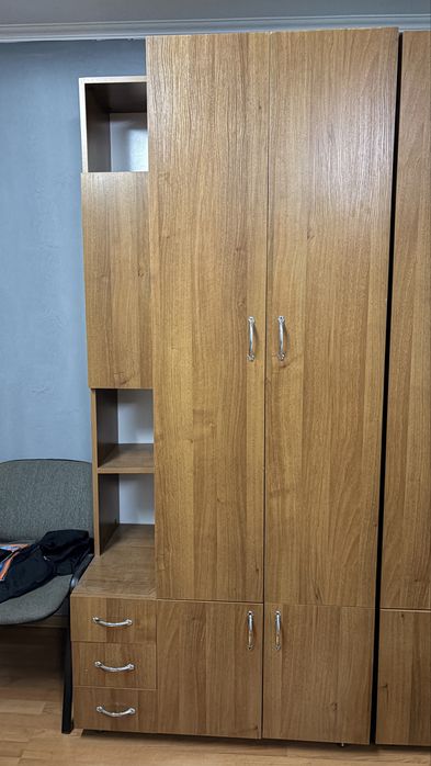 Шкаф в отличном состоянии, 2м х 90см