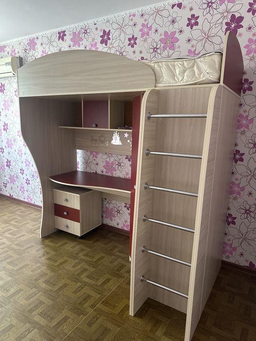 Продается детская стенка с кроватью и матрасом
