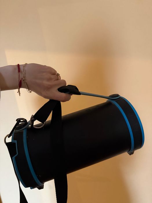 Boxă portabilă. Se aude foarte tare