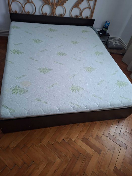 Set de mobilier din pal pentru living si dormitor.