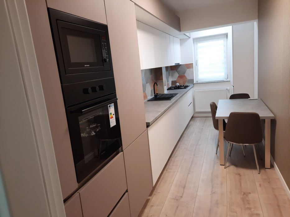 Inchiriez apartament