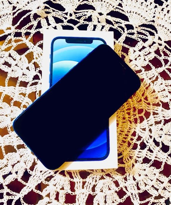 IPhone 12 в отличном состоянии