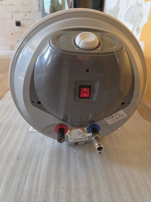 Eldom WU08039 80 литра, 2 kW, хоризонтален с изводи отляво.