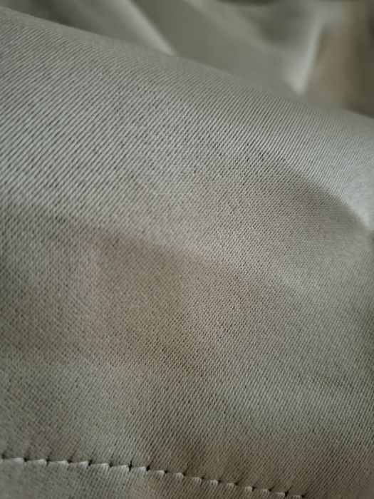 Дебела плътна завеса