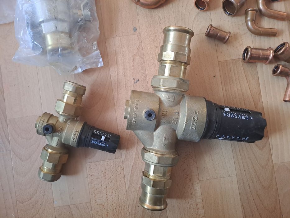 Fitinguri 130 buc  de cupru presare si robinete