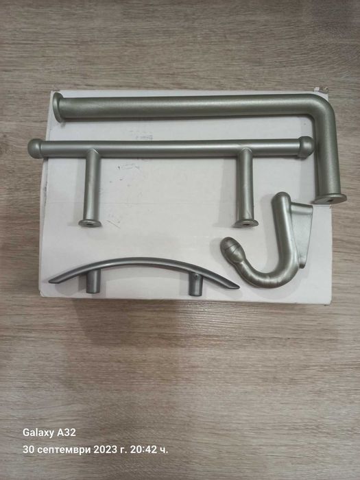 Дръжки за мебели и портманто.