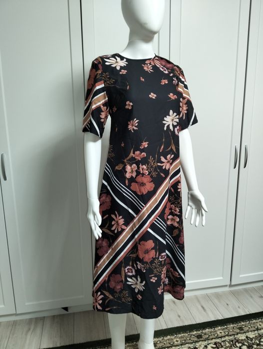 Продам платья новые