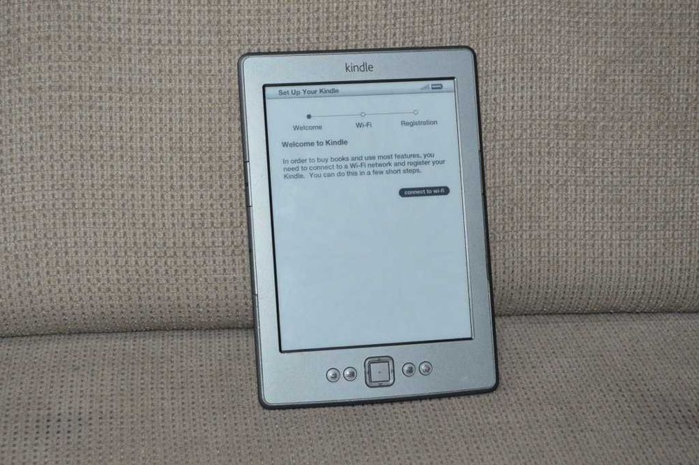 Kindle 4 Model D01100 – E-reader Clasic cu Butoane Fizice, Stare Foarte Bună