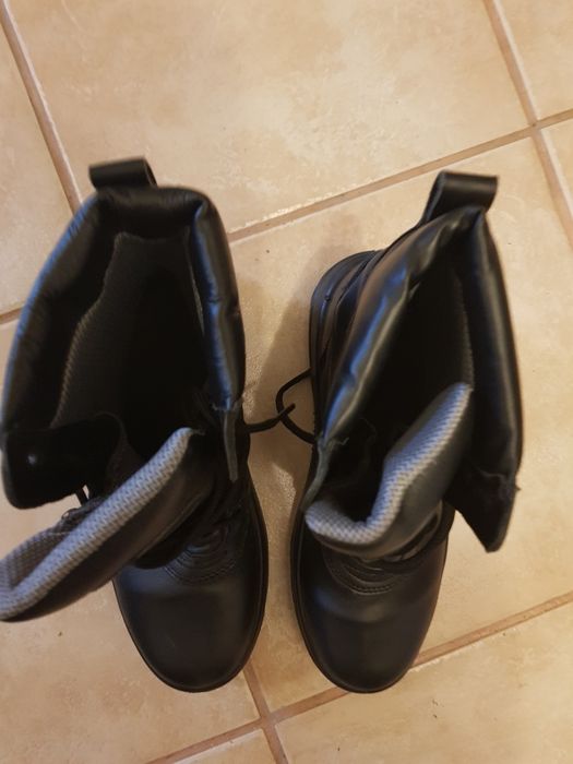 Bocanci din piele naturala