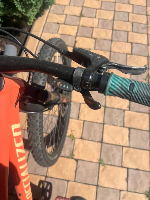 Bicicleta Mountain Bike Specialized Rockhopper – Roti 27.5” – Frâne Hidraulice