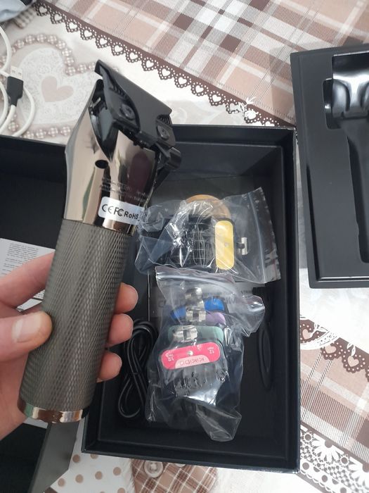 Masini de tuns și conturat profesionale cu acumulator