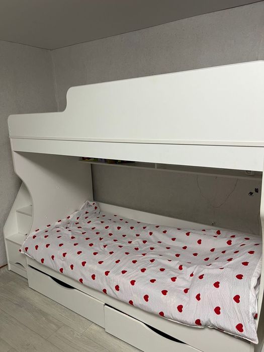 Продам двухъярусную кровать