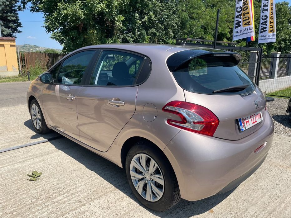 Peugeot 208 1.2 benzina 90 cp 2013 euro5 RATE FIXE