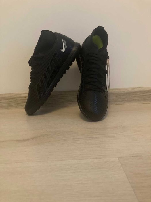 Черни стоножки NIKE Mercurial