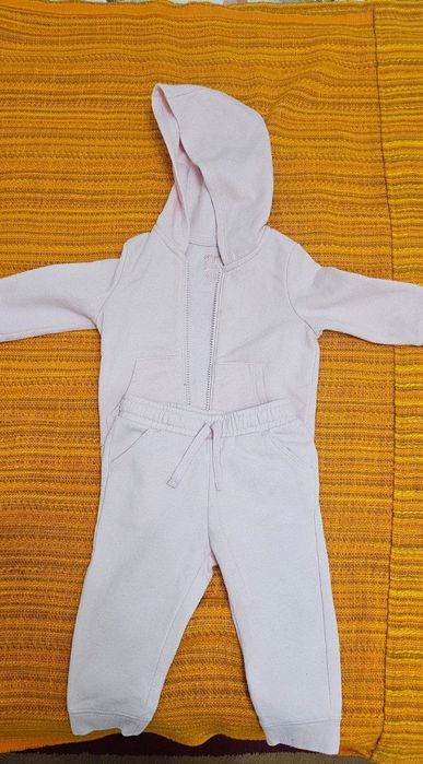 Костюмы фирменные тёплые на 9-12, 12-18 мес