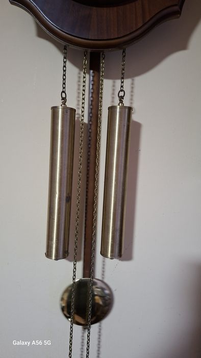 Ceas vechi de perete cu pendul și greutăți, Hermle