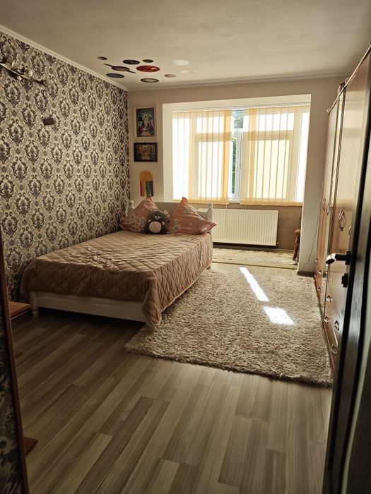 Vând apartament cu două camere!