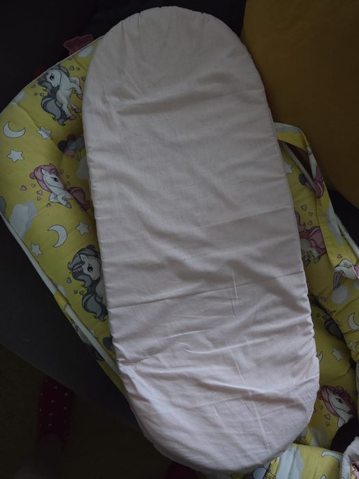 Baby nest pentru noui nascuti