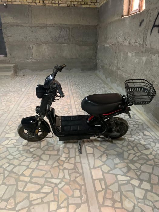 Moto sotiladi skuter Elektro velo