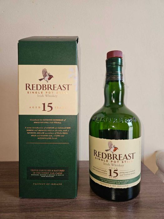 Бутилки от уиски в оригиналните им кутии