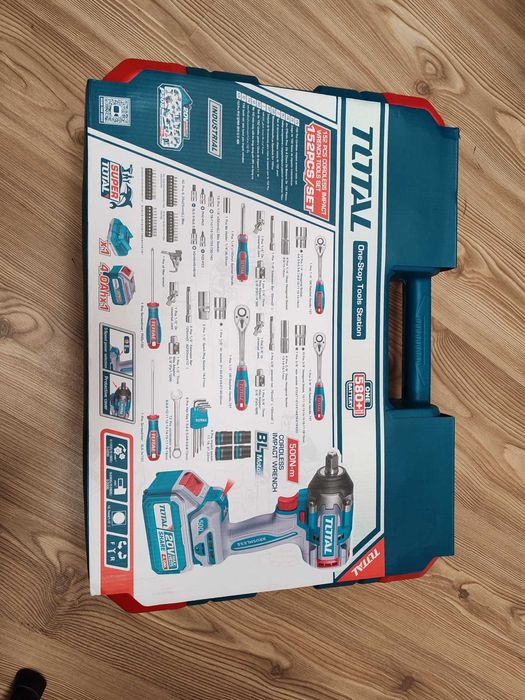 Комплект акумулаторен ударен гайковерт с инструменти TOTAL