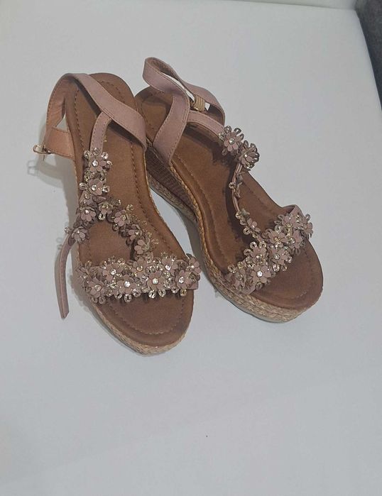 Продам Босоножки